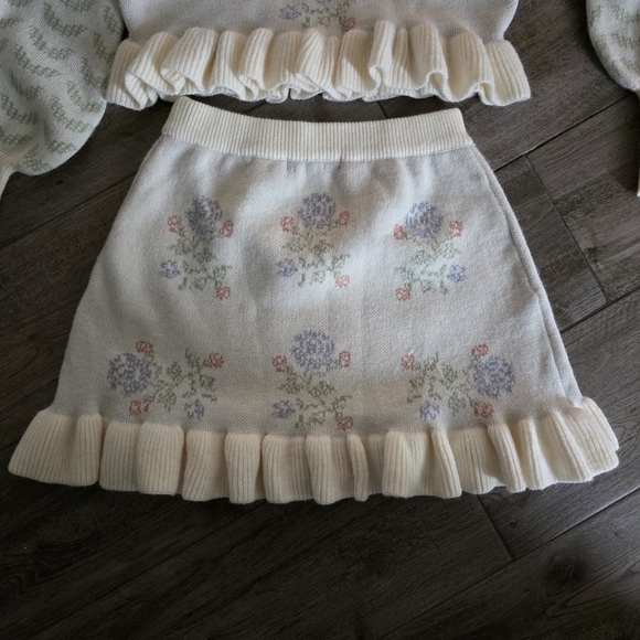 Mure Grand by Anthropologie Floral Ruffle Knit Sweater and Skirt Set SZ Medium - Picture 4 of 7